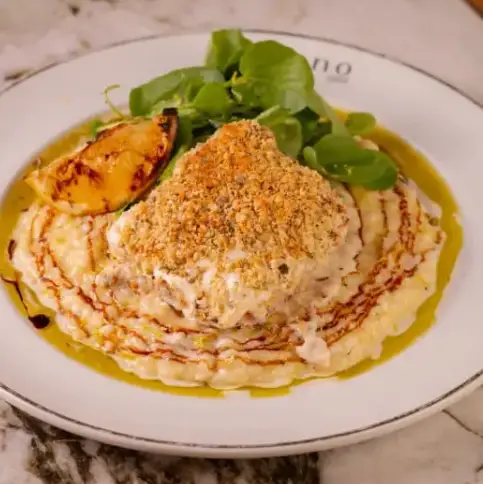 Salmão Com Crosta de Farofa de Castanhas e Risoto de Limao Siciliano e Alho Poro
