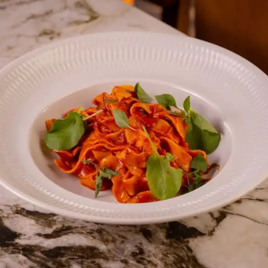 Tagliatelle Al Pomodoro Ou Manteiga